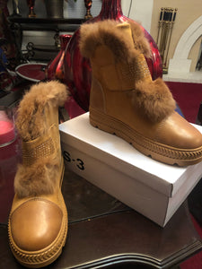 Fur-lined Plush Boot